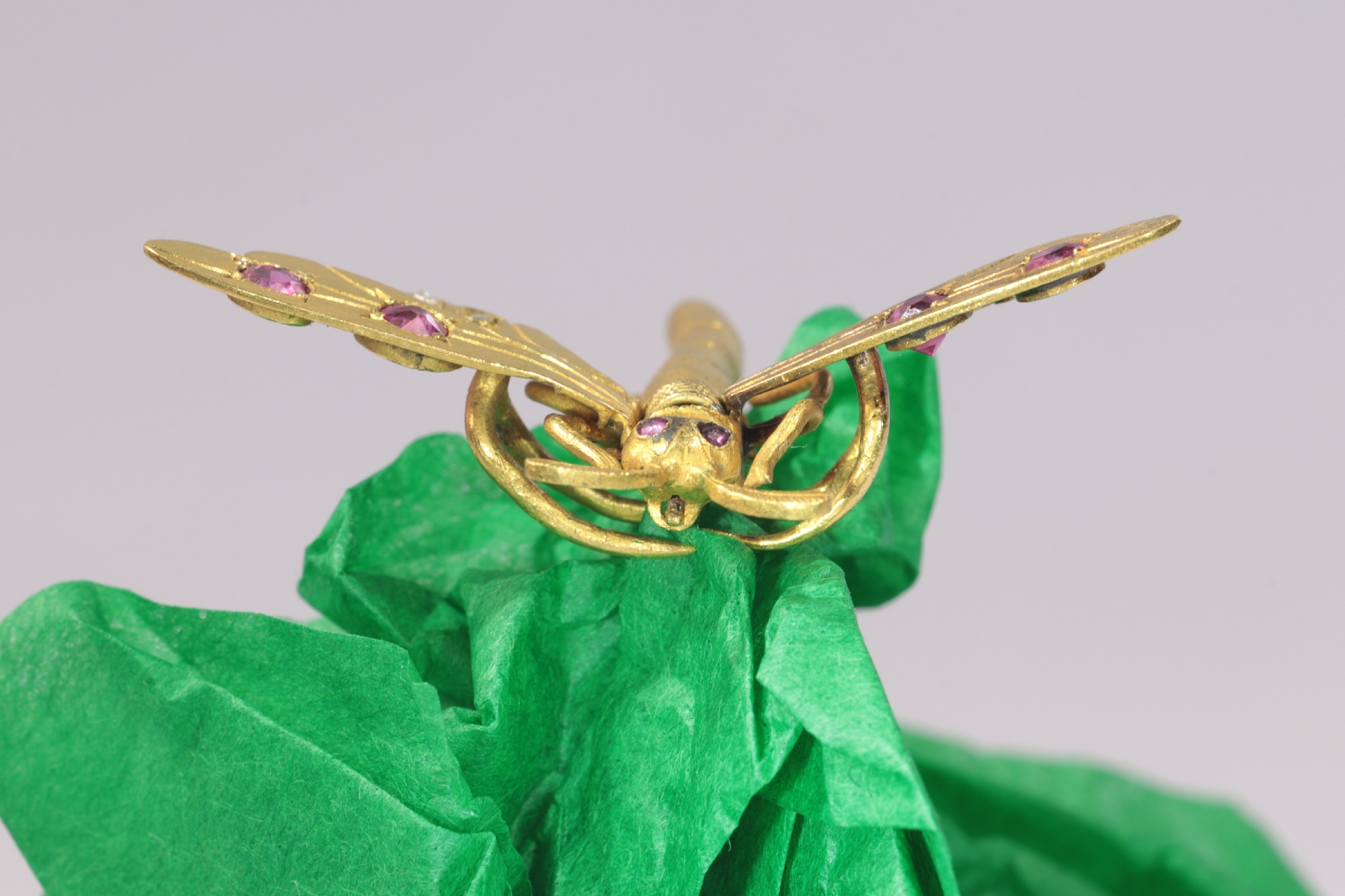 Vintage Chic: The Dragonfly Brooch or Hair Clip of Victorian Fashion (image 13 of 13)